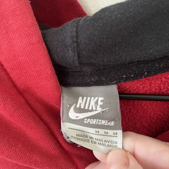 NIKE Red Hoodie Sweatshirt Pullover Center Chest Swoosh Black Lined Hood Medium - Picture 3 of 5